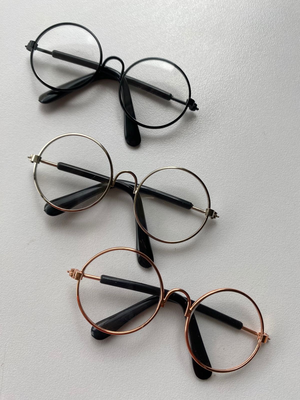 Pack de 6 Gafas miniaturas para muñecos | 2 unidades de cada color (negro, dorado, plata)