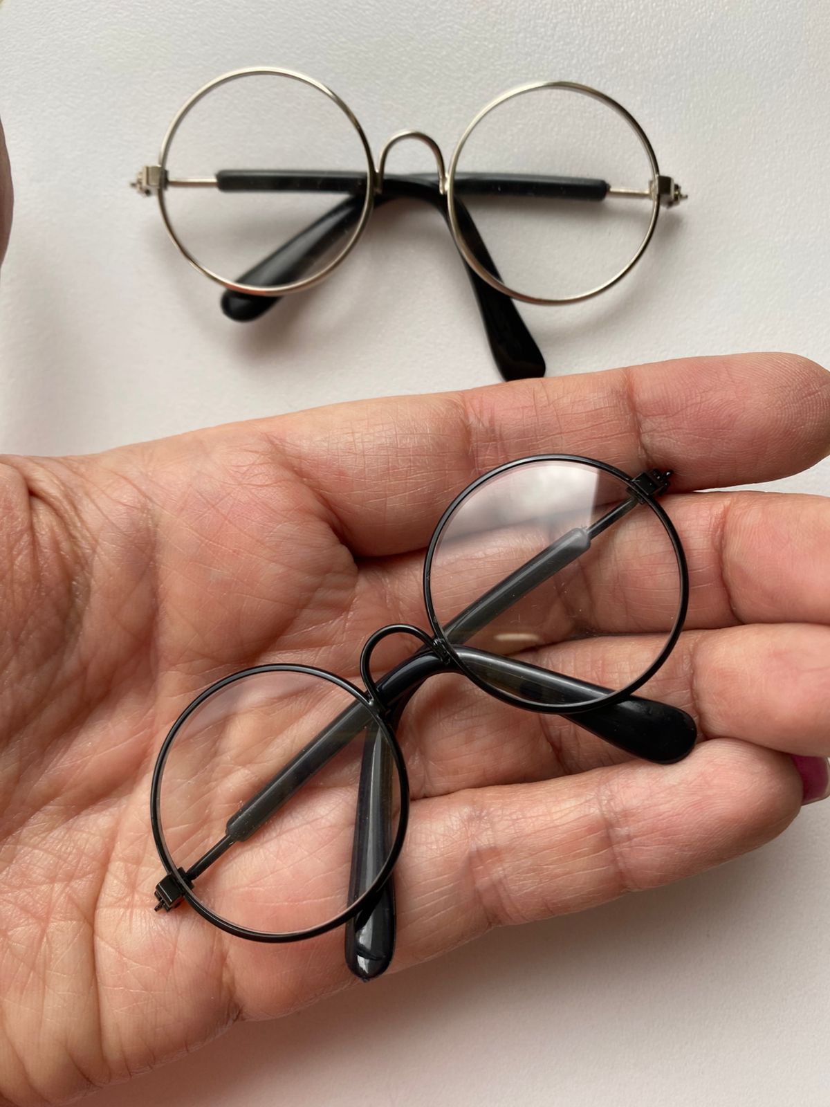 Gafas pequeñas Negro‑Plateado para muñecos | Accesorio Retro y con Estilo - Imagen 2